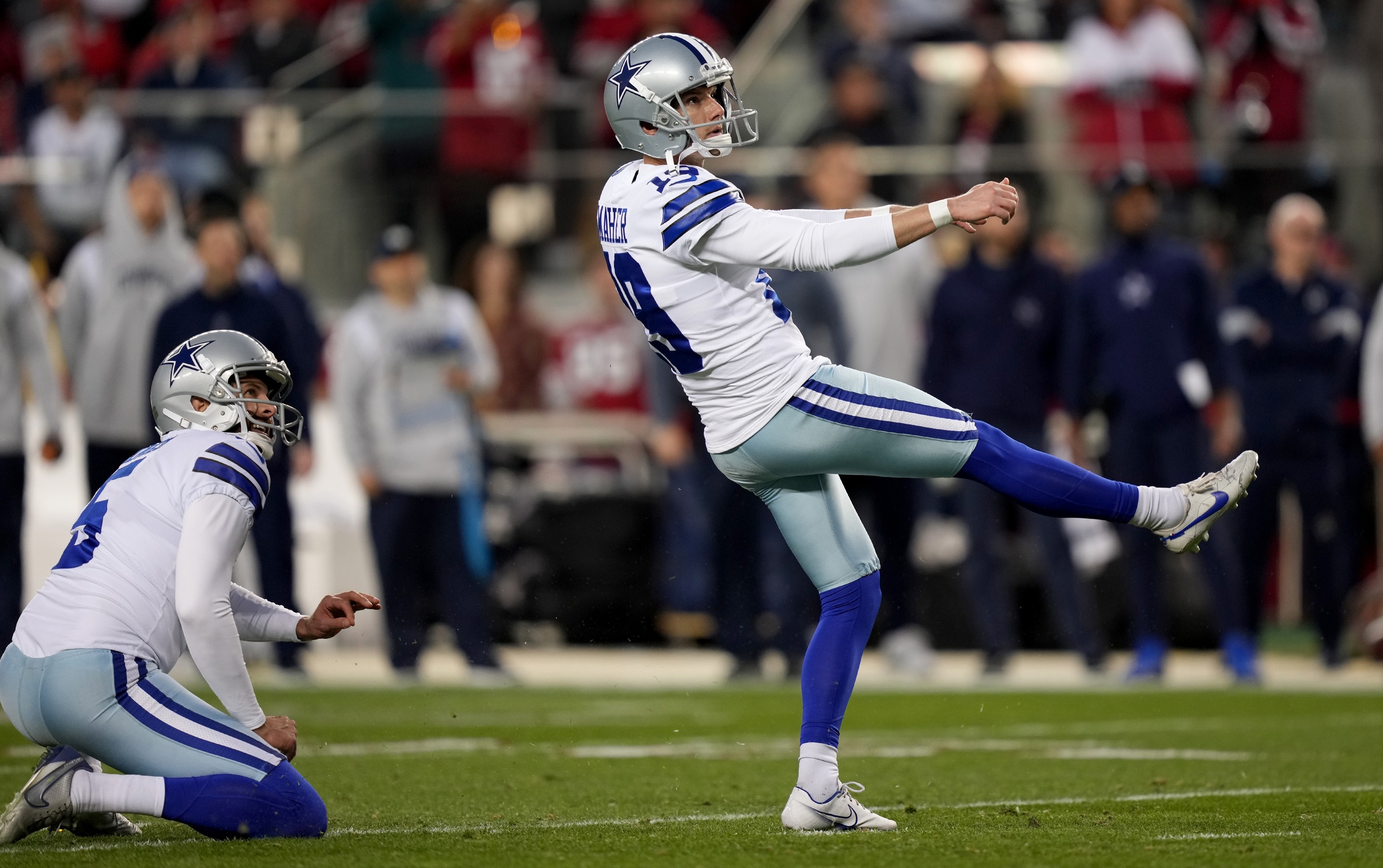 Brett Maher misses NFL record 4 extra points, but Cowboys stick